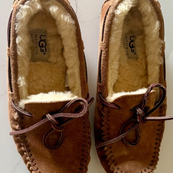 UGG® Sherling Moccasin Women's Size 6 - Picture 3 of 4